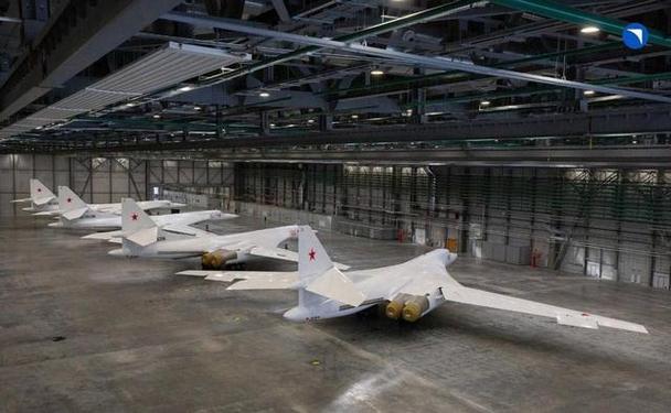 2025新澳門精準(zhǔn)正版圖庫和俄軍轟炸烏無人機(jī)場與俄軍轟炸烏無人機(jī)場視頻播放
