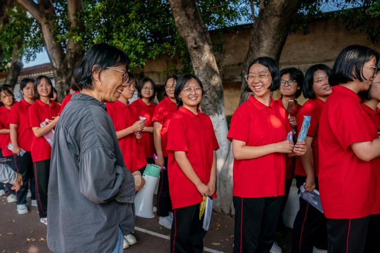 澳門研究生資料網(wǎng)站大全,和張桂梅將第15次送考與張桂梅連續(xù)11年送考從未缺席
