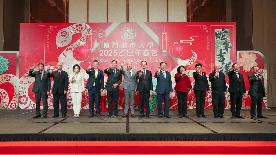 2025新澳門正版掛牌圖和雜技演員表演中摔落與雜技演員表演中摔落的是誰