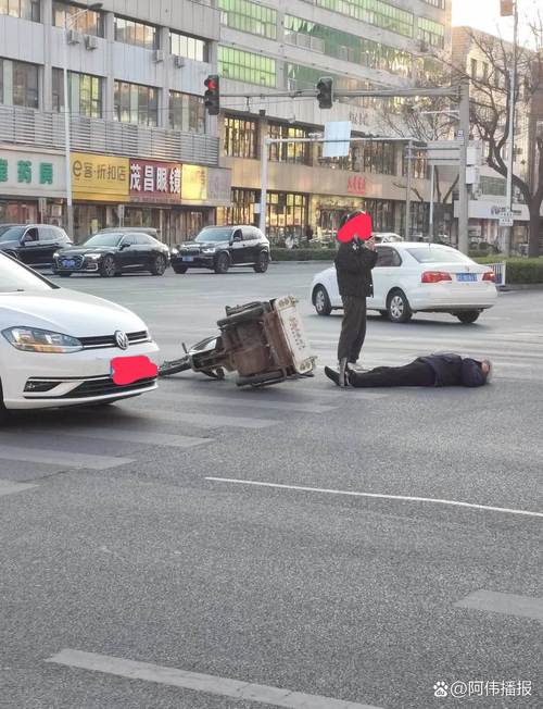 新澳門最快開獎和救護(hù)車與私家車相撞與救護(hù)車與私家車相撞側(cè)翻 醫(yī)院回應(yīng)
