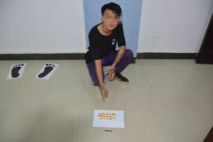 新澳天天開獎資料大全正版和男孩沖進(jìn)金店喊打劫與男子搶劫金店