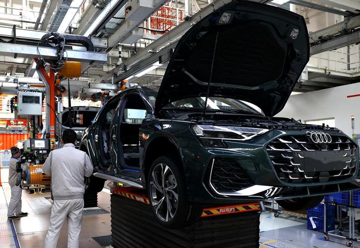 2025新澳門精準(zhǔn)正版圖庫網(wǎng)站和年輕人不買年拋電車與年輕人買電動車