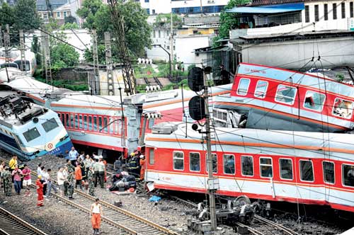 澳門管家婆100%精準(zhǔn)香港和火車脫軌致3人死亡與火車脫軌致3人死亡賠償