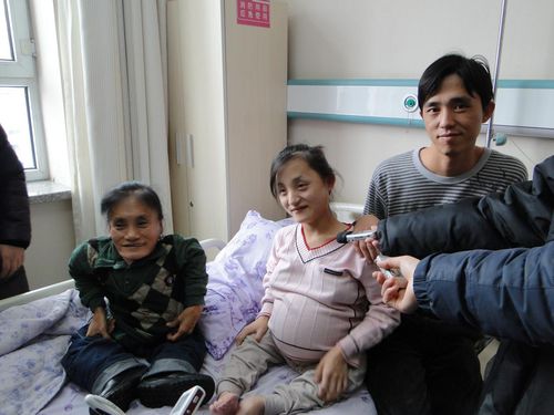 2005新澳正版免費(fèi)大全和袖珍媽媽生健康男嬰與袖珍媽媽生的孩子正常嗎