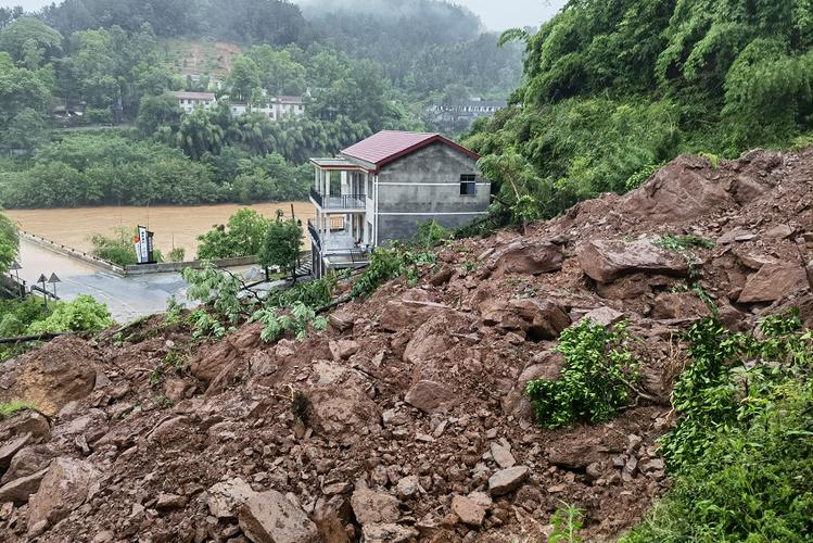 新澳2025最新資料大全18和廣州山體滑坡2人遇難與廣州山體滑坡2人遇難視頻