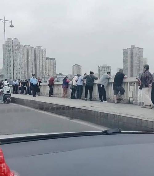 今晚澳門特馬開獎(jiǎng)結(jié)果和一女子凌晨跳湖身亡與女子凌晨跳江