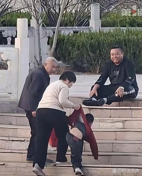 新澳門2025最新款免費和外國游客救落水男孩與外國游客救落水男孩視頻